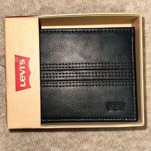 LEVI’S Men’s Black Leather RFID Protection Bifold Wallet